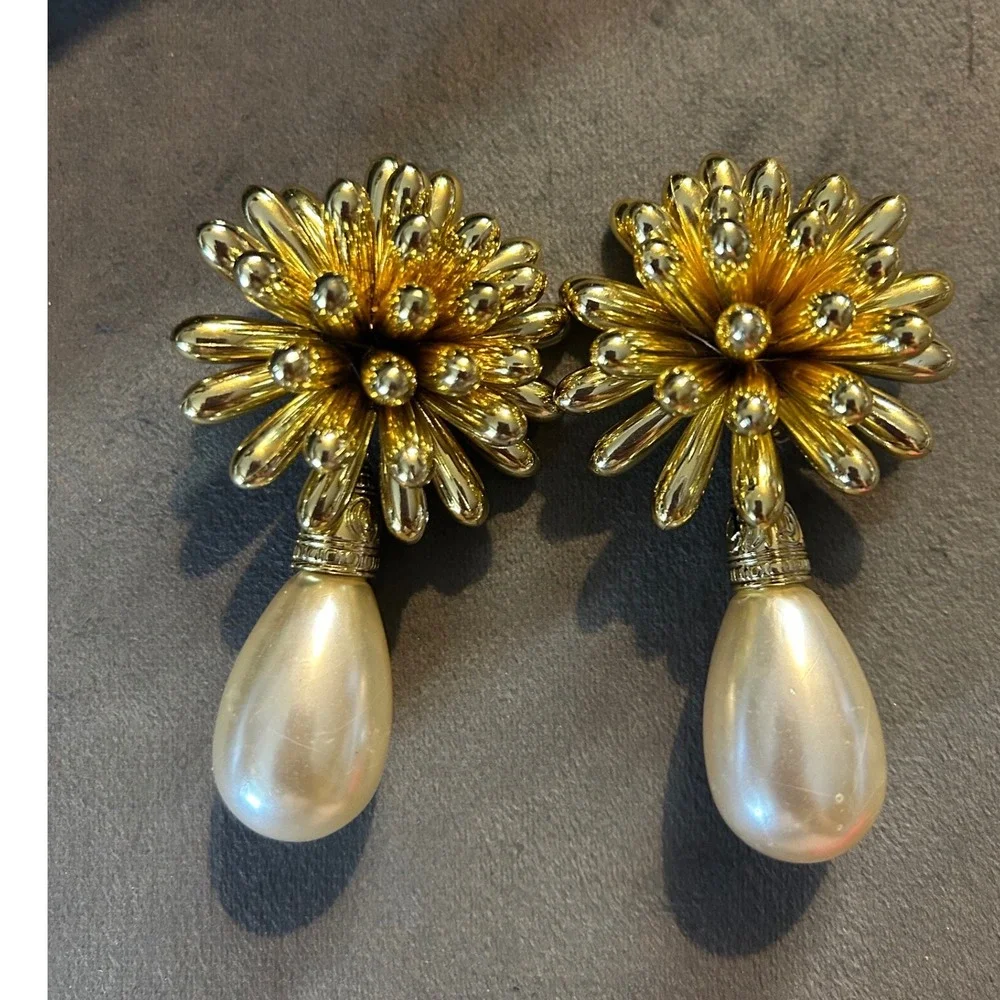 Vintage Gold Tone Floral Sunburst Faux Pearl Teardrop Dangle Clip On Earrings